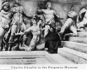 Charlie Chaplin im Pergamon-Museum