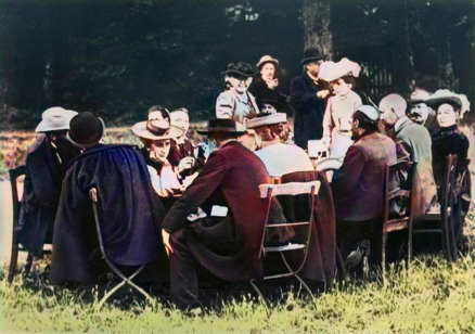 Rosa Luxemburg während einer Tagungspause auf dem Jenaer Parteitag der SPD, September 1905.