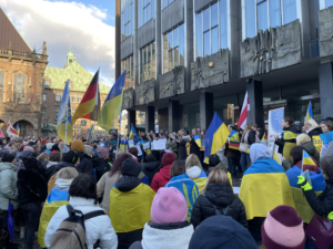 240224 Ukraine Solidaritätsdemo auf dem Marktplatz Bremen