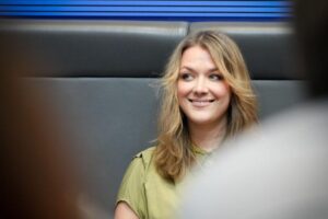 Headshot Julia Schramm by Olaf Kostritz